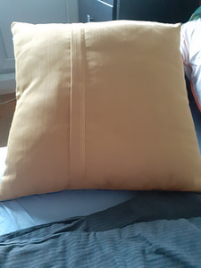Подушка (2 фото из 2)