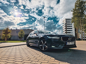 Volvo V90 R-Design 2.0 D5 173kW (6 foto / 15)