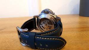 Uued meeste käekellad Panerai Luminor GMT (4 foto / 4)