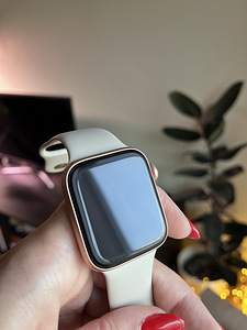 Müüa Apple Watch SE 44 mm Gold aluminium case (1 foto / 3)