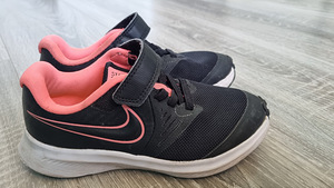 Nike tossud tüdrukule, s. 28.5 (1 foto / 3)