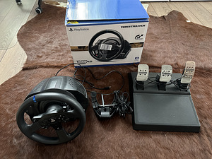 Thrustmaster T300 RS (1 foto / 1)
