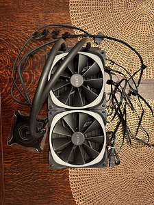 NZXT Kraken x61 AIO jahuti (1 foto / 1)