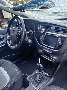 Kia Ceed 1.6 99kW 2014a AVARIILINE (12 foto / 13)