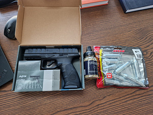 Beretta APX õhupüstol + baloonid ja terashaavlid (2 foto / 6)