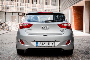 2016 Hyundai i30 gdi 6mt isg comfort plus 1.6 99kw (5 foto / 12)