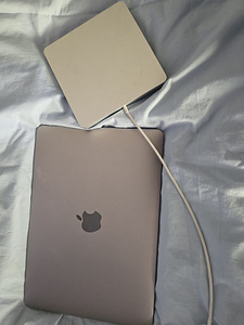 MakBook (3 foto / 3)