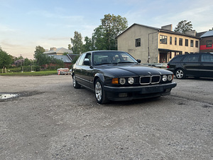 BMW 730i v8 e32