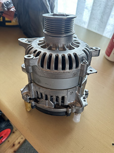 Mercedes benz sõiduauto 48v alternator hybrid (1 foto / 3)