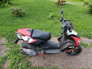 Roller Mopeed Aprilia SR 50R (7 foto / 7)