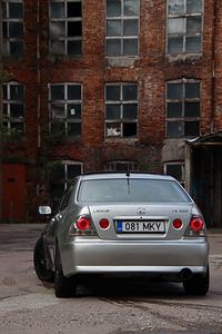 Lexus IS200 (1 фото из 15)