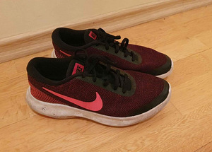 Nike tossud s. 38.5 (1 foto / 2)