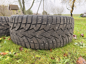 255/35R20 Toyo Naastrehvid (5 foto / 6)