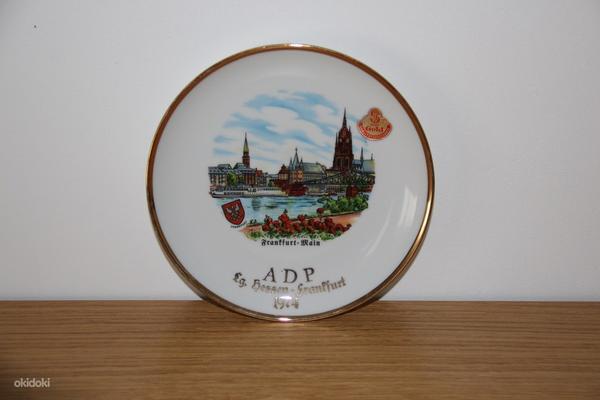 Немецкая сувенирная фарфоровая тарелка. (фото #1)