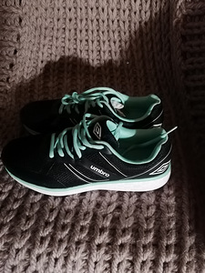 40 umbro tossud naistele (2 foto / 3)