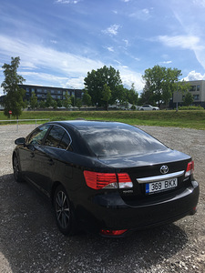 TOYOTA AVENSIS (3 foto / 3)