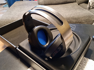 Playstation Platinum headset (1 foto / 3)