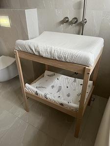 Ikea mähkimislaud + 2 mähkimisalust (2 foto / 4)