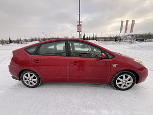 Toyota Prius (4 foto / 9)