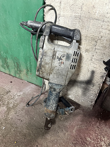 Erinevad elektrilised tööriistad/puurid/freesid (3 foto / 10)
