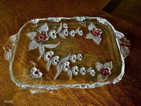 Сервировочное блюдо из чешского декоративного стекла.