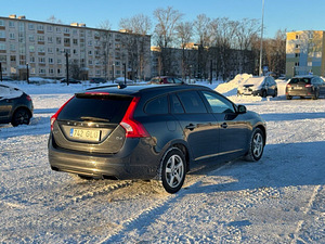 Volvo V60 Business Edition 2.0 D4 140kW (4 foto / 5)