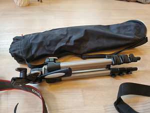 Canon 40D, New tripod, MATZ AF1 flash, Canon bag, 2 batt. (7 foto / 9)