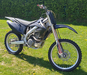 Honda CRF450R (2 foto / 3)