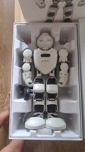 UBtech ALPHA 1E the humanoid intelligent Robot (40cm) (4 foto / 9)