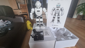 UBtech ALPHA 1E the humanoid intelligent Robot (40cm) (7 foto / 9)