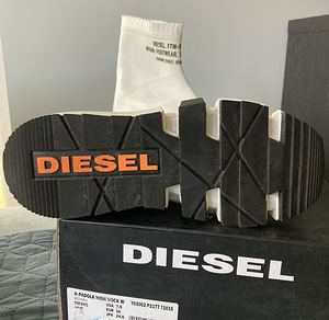 Сапоги Diesel супер стильно/удобно/оригинально! (2 фото из 3)