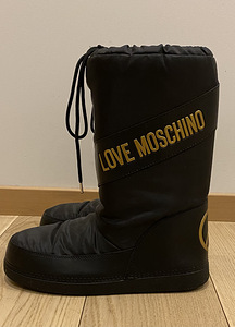 Moschino lumesaapad 41/42 nagu uued! (1 foto / 3)