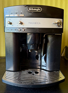 Automaat kohvimasin DeLonghi Magnifica ESAM 3300 (1 foto / 4)
