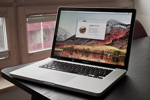 Apple MacBook Pro (15-inch, Late 2011) + Apple Magic Mouse (1 foto / 2)