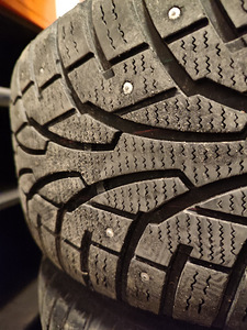 Audi/Škoda valuveljed 16 tolli, peal naastrehvid (3 foto / 6)