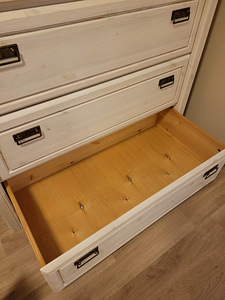 Деревянный комод (3 фото из 3)