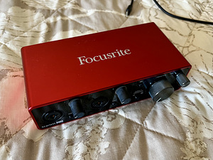 Focusrite Scarlett 2i2 3rd Gen (1 фото из 3)