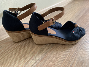 Platvormkingad uued Tommy Hilfiger 37 (2 foto / 3)