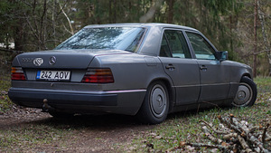 Mercedes-Benz W124 (2 foto / 6)
