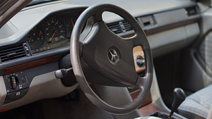 Mercedes-Benz W124 (3 foto / 6)