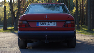 Мерседес-Бенц W124 2.5d (3 фото из 6)