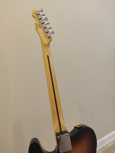 Uuendatud Fender Squier Vintage 72 Telecaster Thinline (8 foto / 10)