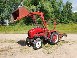 Traktor JINMA-224 laaduri ja mullafreesiga (1 foto / 4)