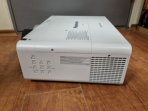 Panasonic PT-EW530U. (4 foto / 5)