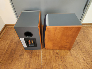 JAMO D430 HiFi BOOKSHELF SPEAKERS (4 фото из 5)