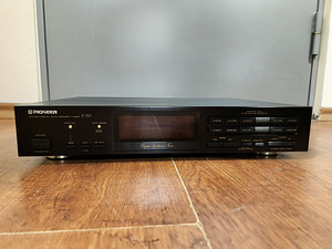 Pioneer F-757 AM/FM Digital Synthesizer Tuner (1 foto / 3)