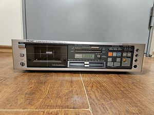 TEAC V-90R Auto Reverse Cassette Deck 3Head (1 фото из 5)