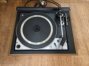 Dual 1226 2-Speed Idler-Drive Turntable (1 foto / 5)
