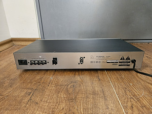 Luxman T-215 AM/FM Stereo Tuner (2 foto / 3)
