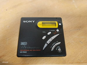 Портативный минидисковый рекордер Sony MZ-R500 (1 фото из 2)